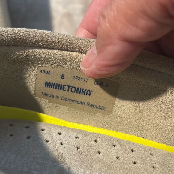 MINNETONKA Tan Suede Moccasins Size 8 - Picture 4 of 9